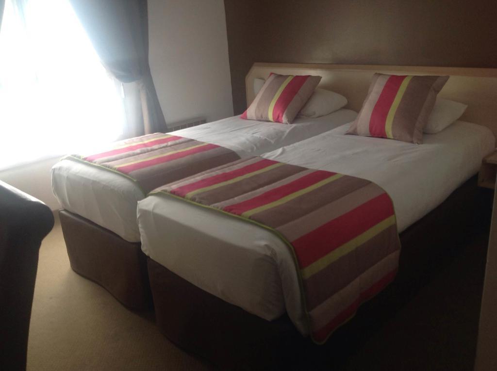 Brit Hotel Cherbourg Room photo
