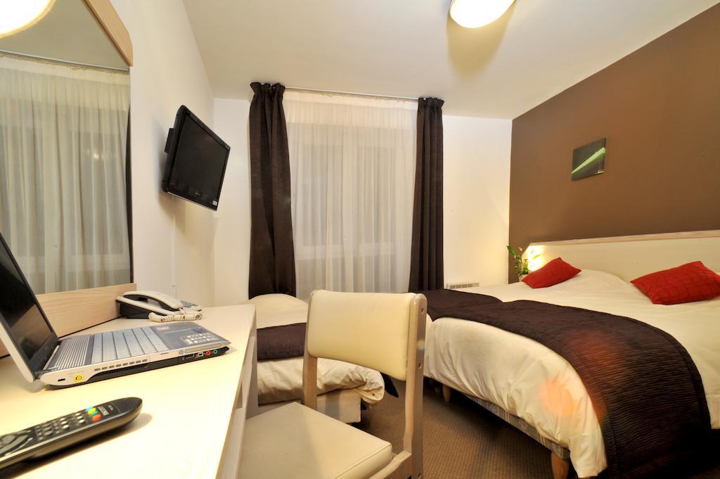 Brit Hotel Cherbourg Room photo