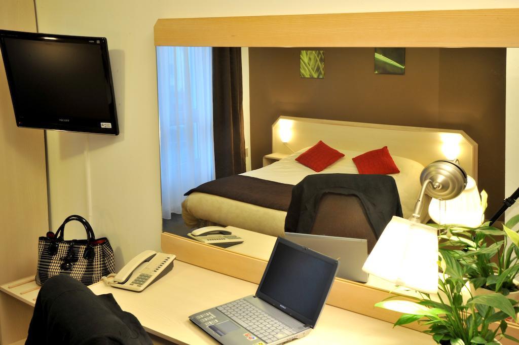 Brit Hotel Cherbourg Room photo